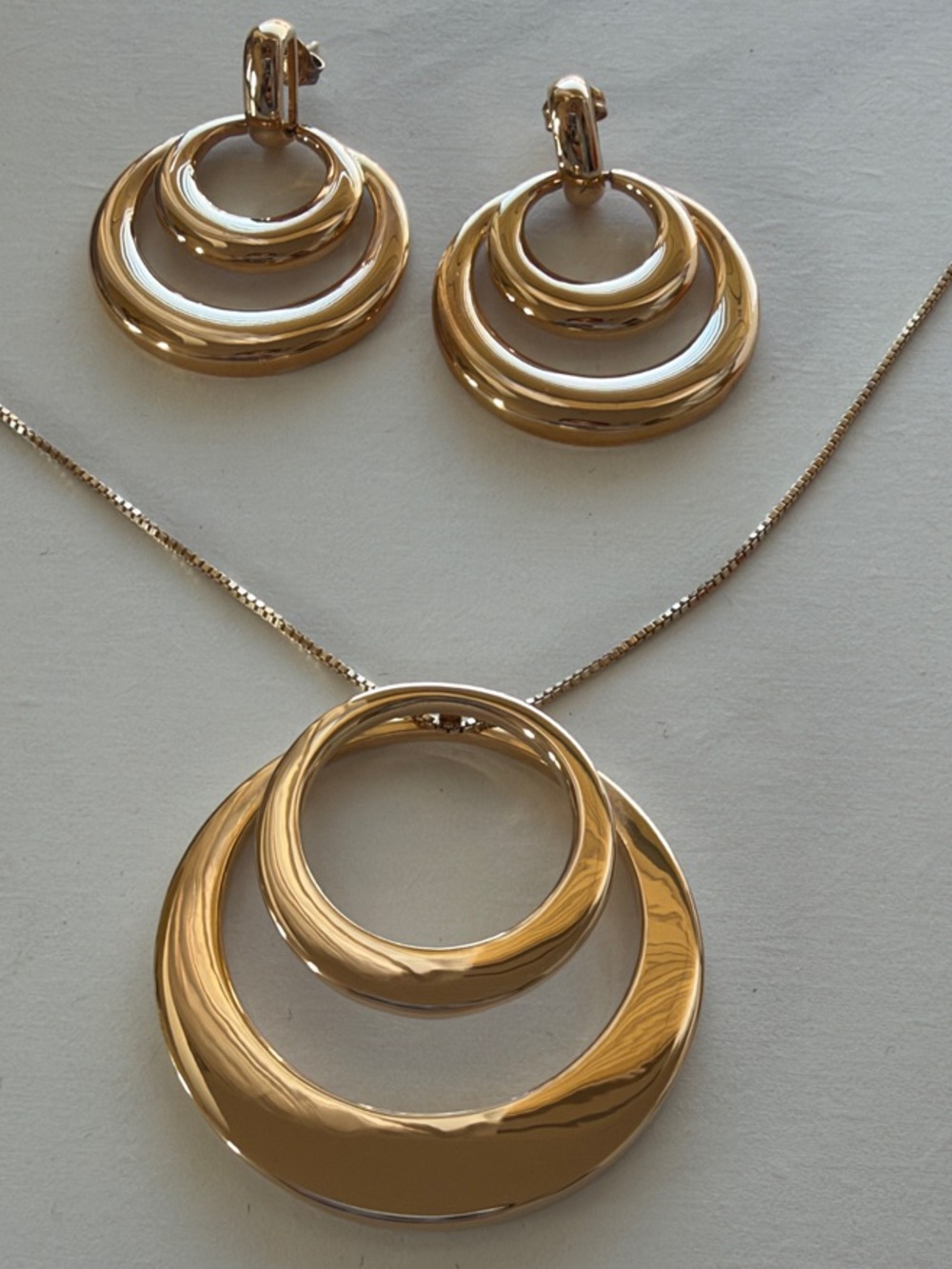 Ross-Simon’s Necklace & Hoop Earrings Set